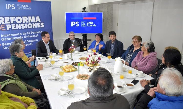 Avanza la Reforma de Pensiones con nuevos beneficios en la región de  Magallanes