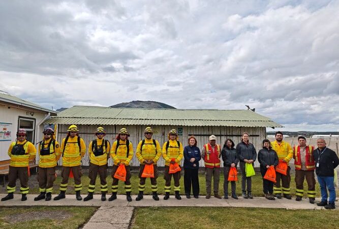 Delegado Provincial en visita de trabajo a la Brigada de incendios Forestales de Puerto Natales