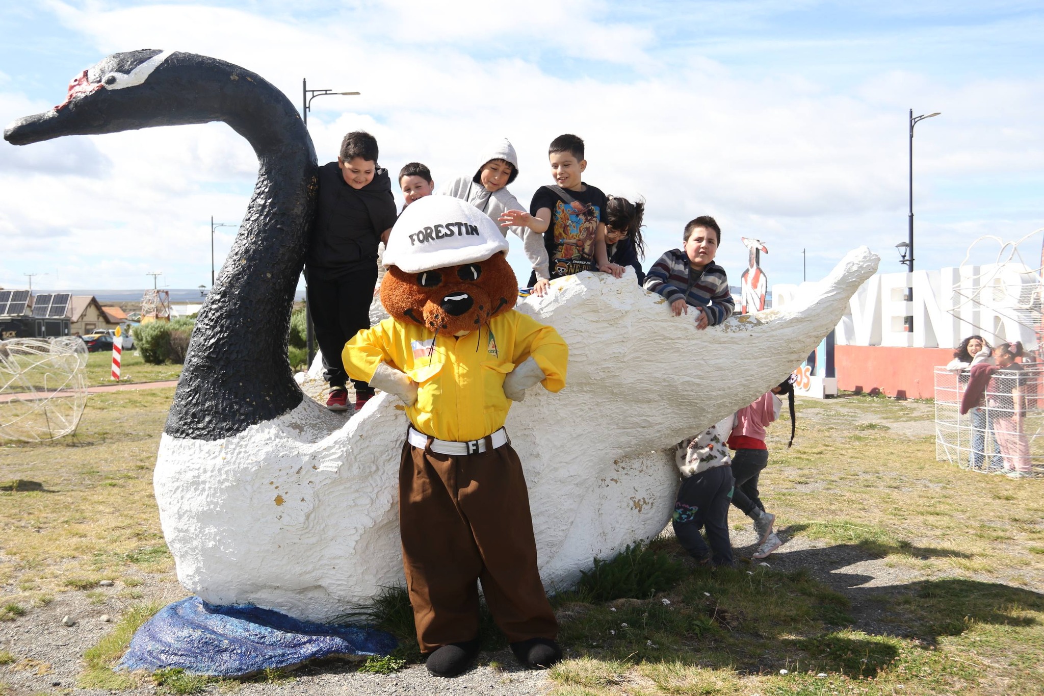 CONAF realiza campaña preventiva en Porvenir