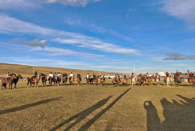 Fiesta a la Chilena se realiza en villa Cerro Castillo, Ultima Esperanza