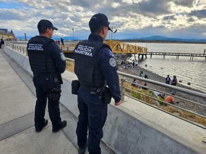 Autoridad marítima de Puerto Natales realiza operativos preventivos en el borde costero ante altas temperaturas