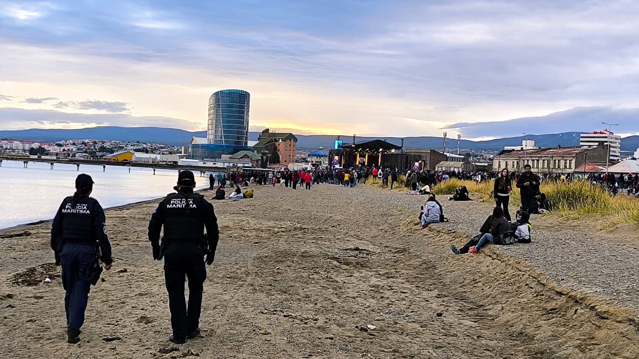 Autoridad marítima de Punta Arenas refuerza medidas de autocuidado para la comunidad en el borde costero