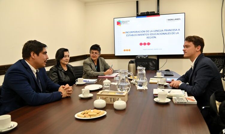 Educación pública de Magallanes protagoniza plan para reincorporar el idioma francés a las aulas