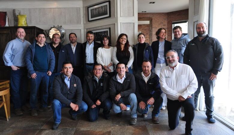 Comité de Salud de Peces de Magallanes analiza situación de la caligidosis en su primera reunión anual