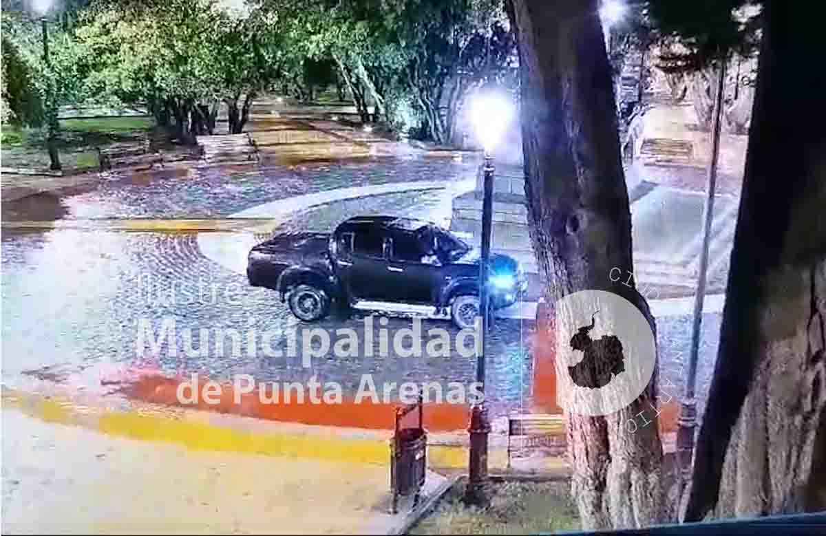 Condenan a conductor que ingresó a la Plaza de Armas de Punta Arenas en estado de ebriedad