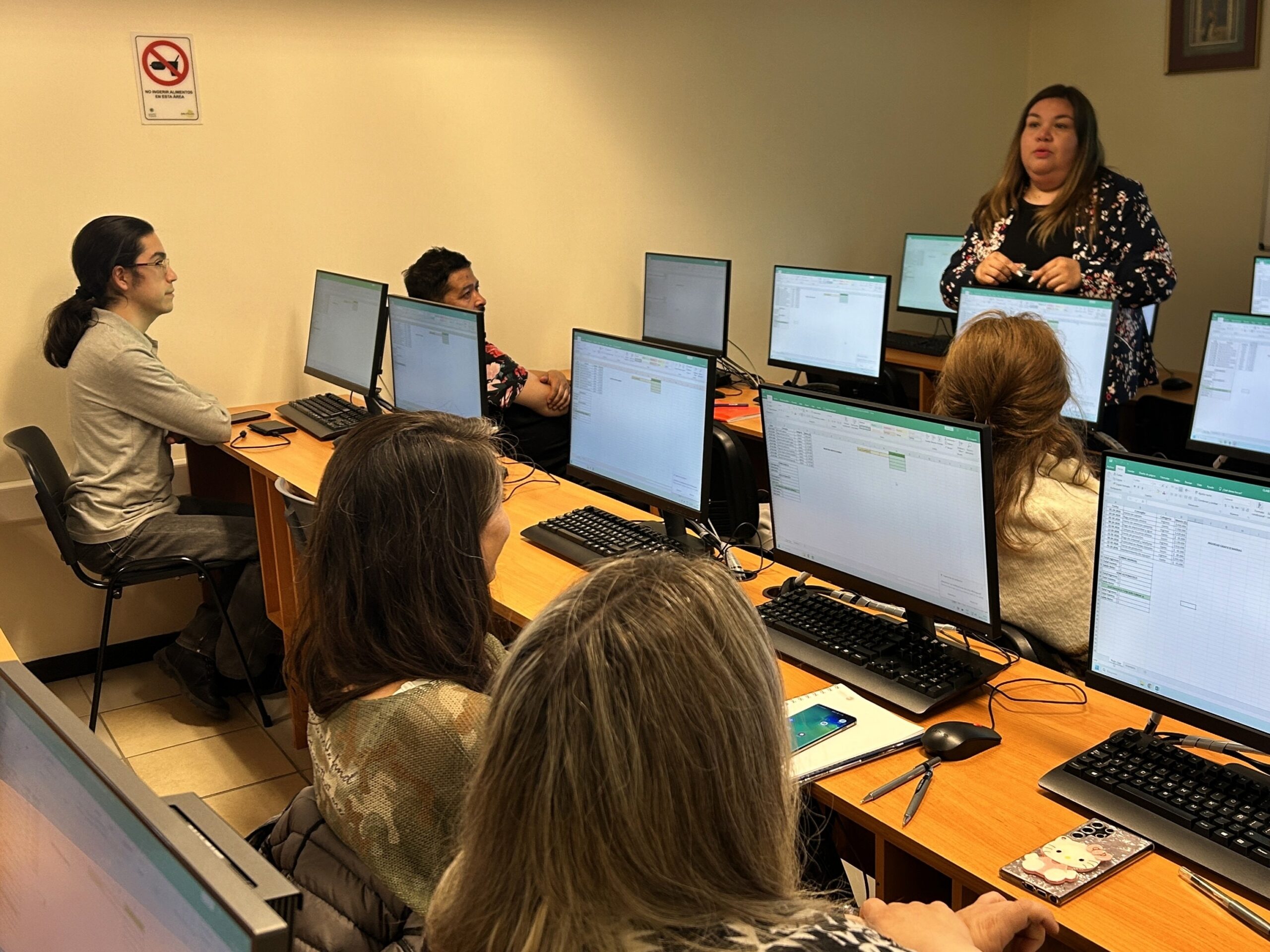 Santo Tomás Punta Arenas capacita a la comunidad con taller gratuito de Excel 