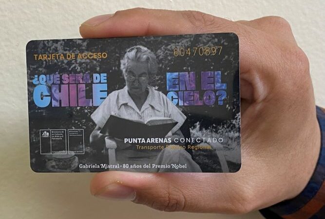 Lanzan edición especial de tarjetas de transporte en homenaje a Gabriela Mistral en Punta Arenas