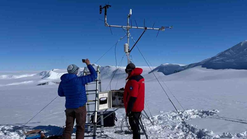 INACH fortalece red de monitoreo climático con nueva estación en el monte Vinson