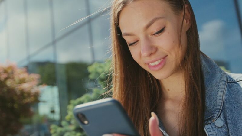 Cómo la frecuencia PWM afecta la fatiga visual al usar tu smartphone