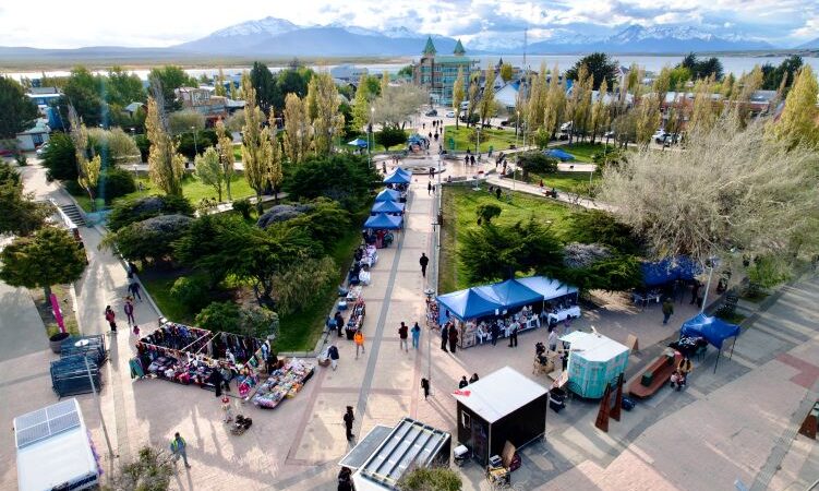 Plaza Viva Solidaria en Puerto Natales se suma a campaña municipal para apoyar a Penco y la Región del Biobío