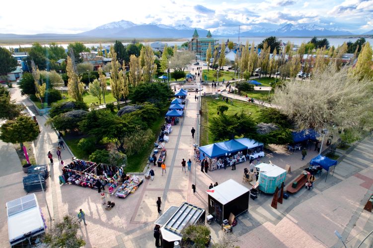 Plaza Viva Solidaria en Puerto Natales se suma a campaña municipal para apoyar a Penco y la Región del Biobío