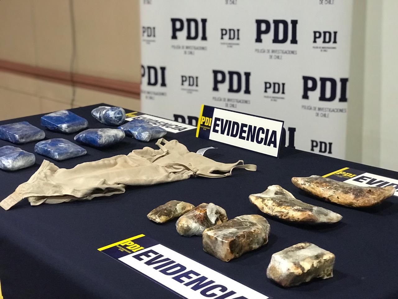PDI materializó la expulsión de dominicana que ingresó más de 1 kilo de cocaína a Magallanes