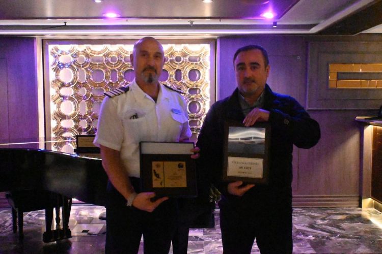 EPAUSTRAL recibe y reconoce al Crucero Vista en su primera recalada en el Muelle Arturo Prat de Punta Arenas