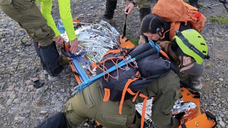 Rescatan a turista con presunta apendicitis en sector Los Cuernos de Torres del Paine