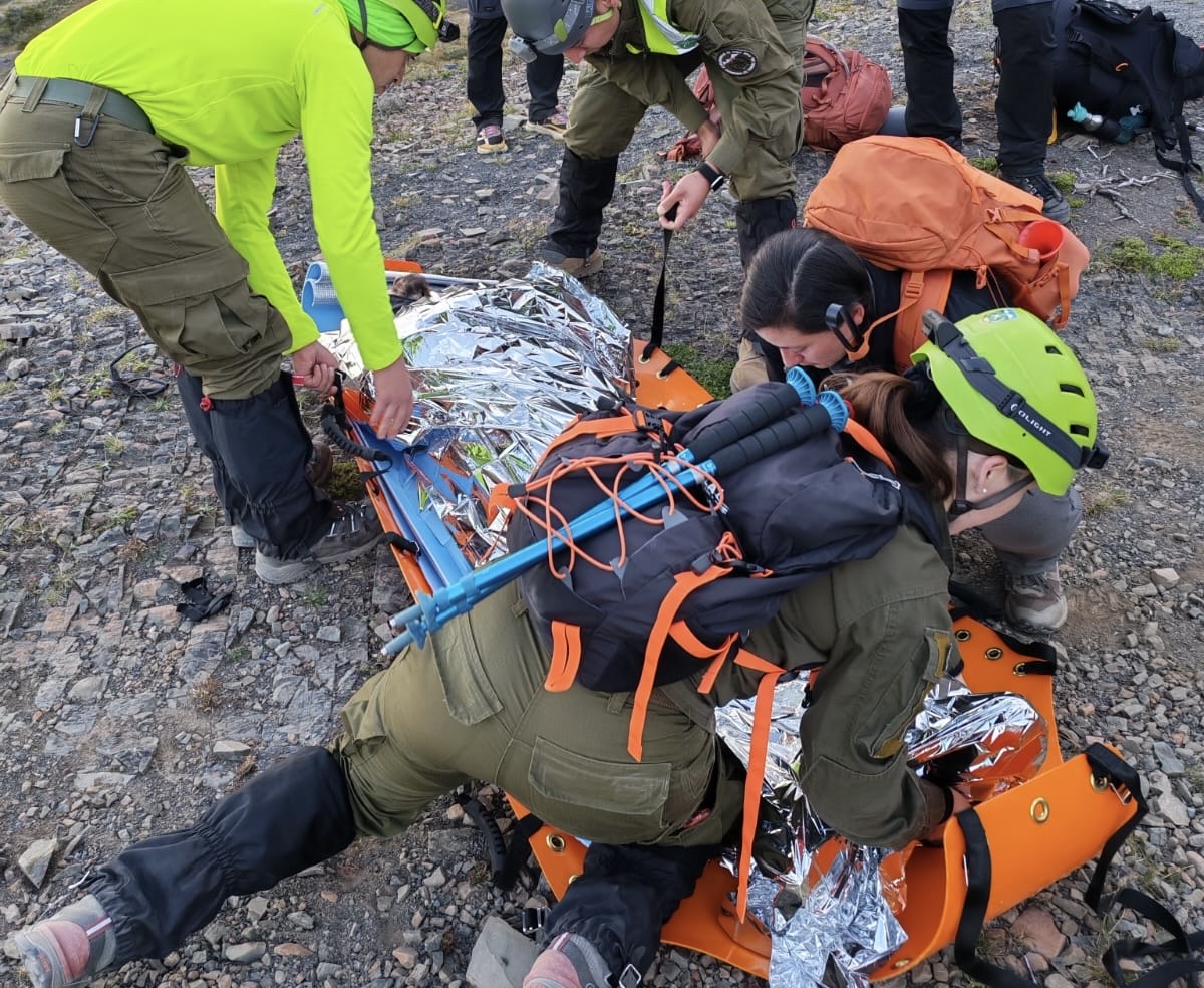 Rescatan a turista con presunta apendicitis en sector Los Cuernos de Torres del Paine
