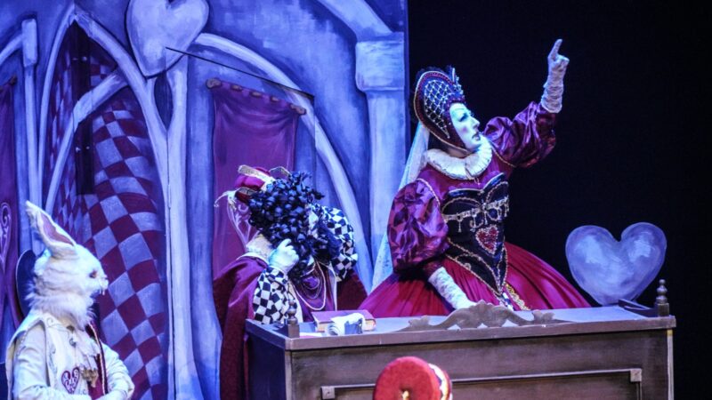 Cerca de 500 personas disfrutaron del reestreno de “Alicia en el País de las Maravillas” en Punta Arenas