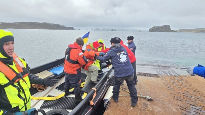 Autoridad Marítima de la Antártica realiza evacuación médica desde el buque de investigación polar «Noosfera»
