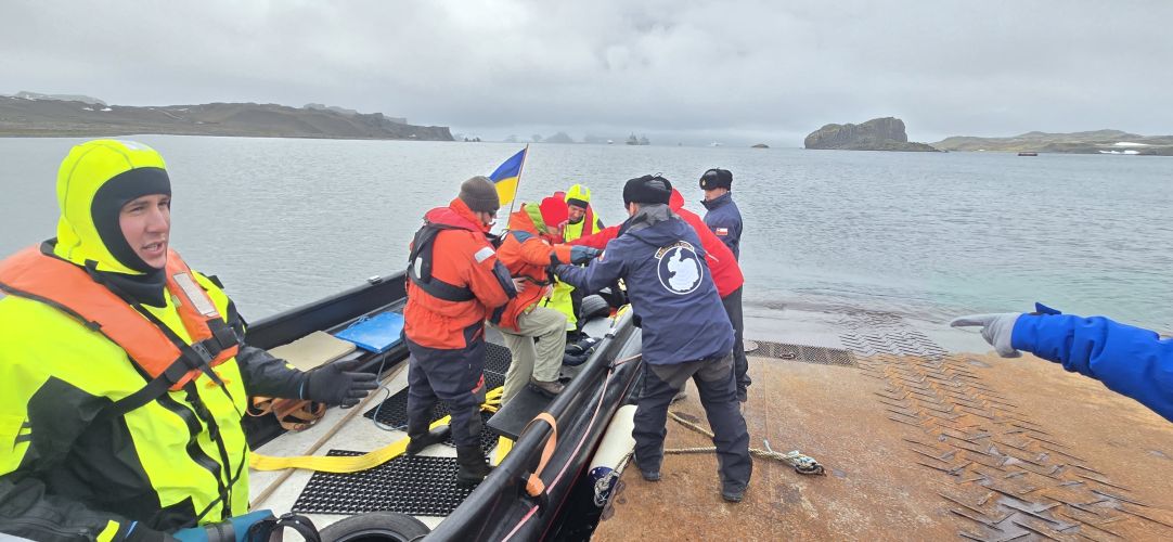 Autoridad Marítima de la Antártica realiza evacuación médica desde el buque de investigación polar «Noosfera»
