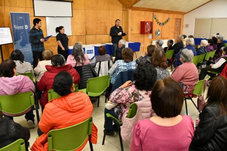 Más de 50 personas mayores participaron en Escuela de Verano para formación dirigencial del Municipio de Punta Arenas