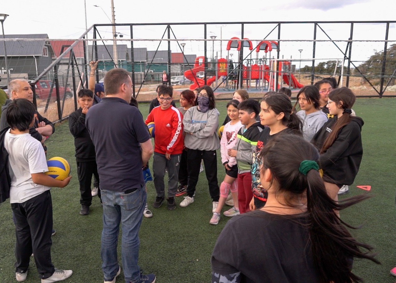 Cerca de 500 niños participan en las escuelas deportivas de verano en Punta Arenas  
