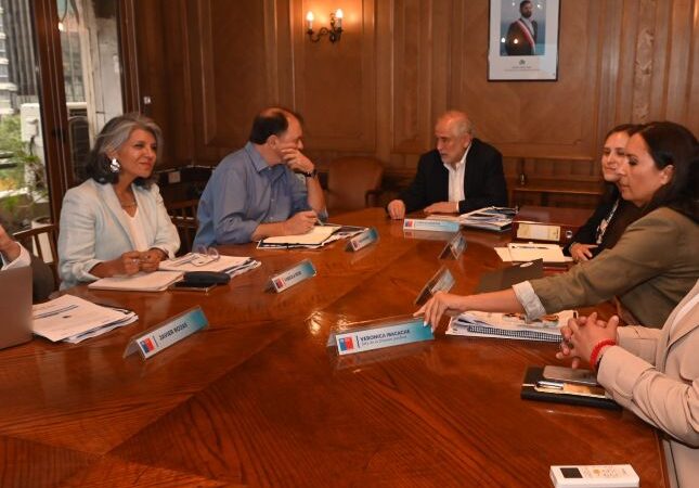 Ministro Montes sostiene relevancia de una política habitacional y urbana al servicio de las familias tras reunirse con futuro titular del Minvu