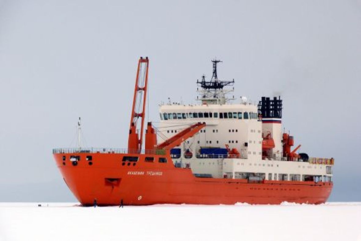 Rompehielos ruso «Akademik Tryoshnikov» hizo escala en el puerto de Punta Arenas para reabastecimiento