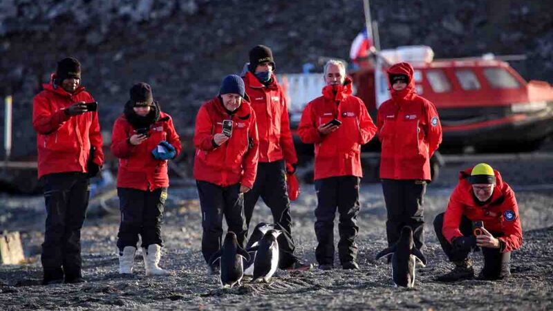 Embajadores de países puerta de entrada a la Antártica realizaron histórica visita a isla Rey Jorge