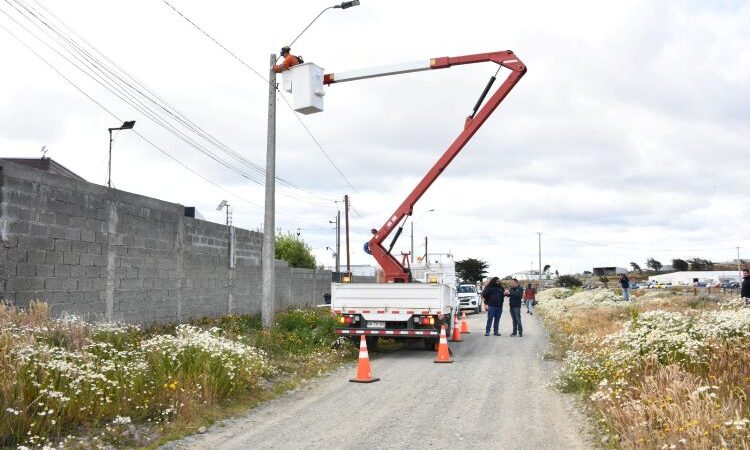 Municipalidad finaliza instalación de luminarias LED en sector periurbano Villa Andrea de Punta Arenas