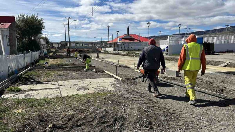Avanzan las obras de mejoramiento vial en calles de Cerro Castillo