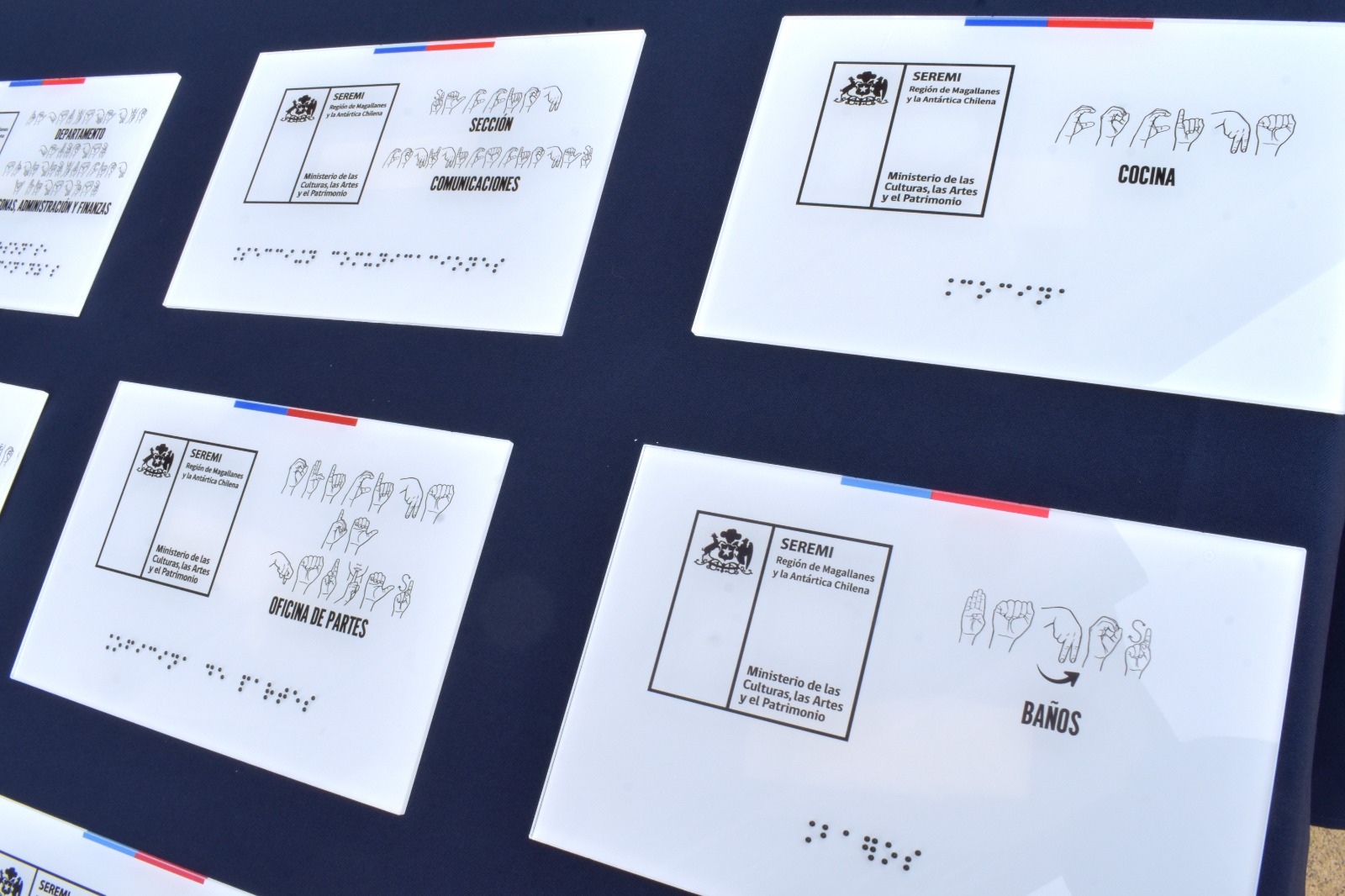 Presentan Nueva Placa y 14 señaléticas inclusivas en Lengua de Señas y Braille en Punta Arenas