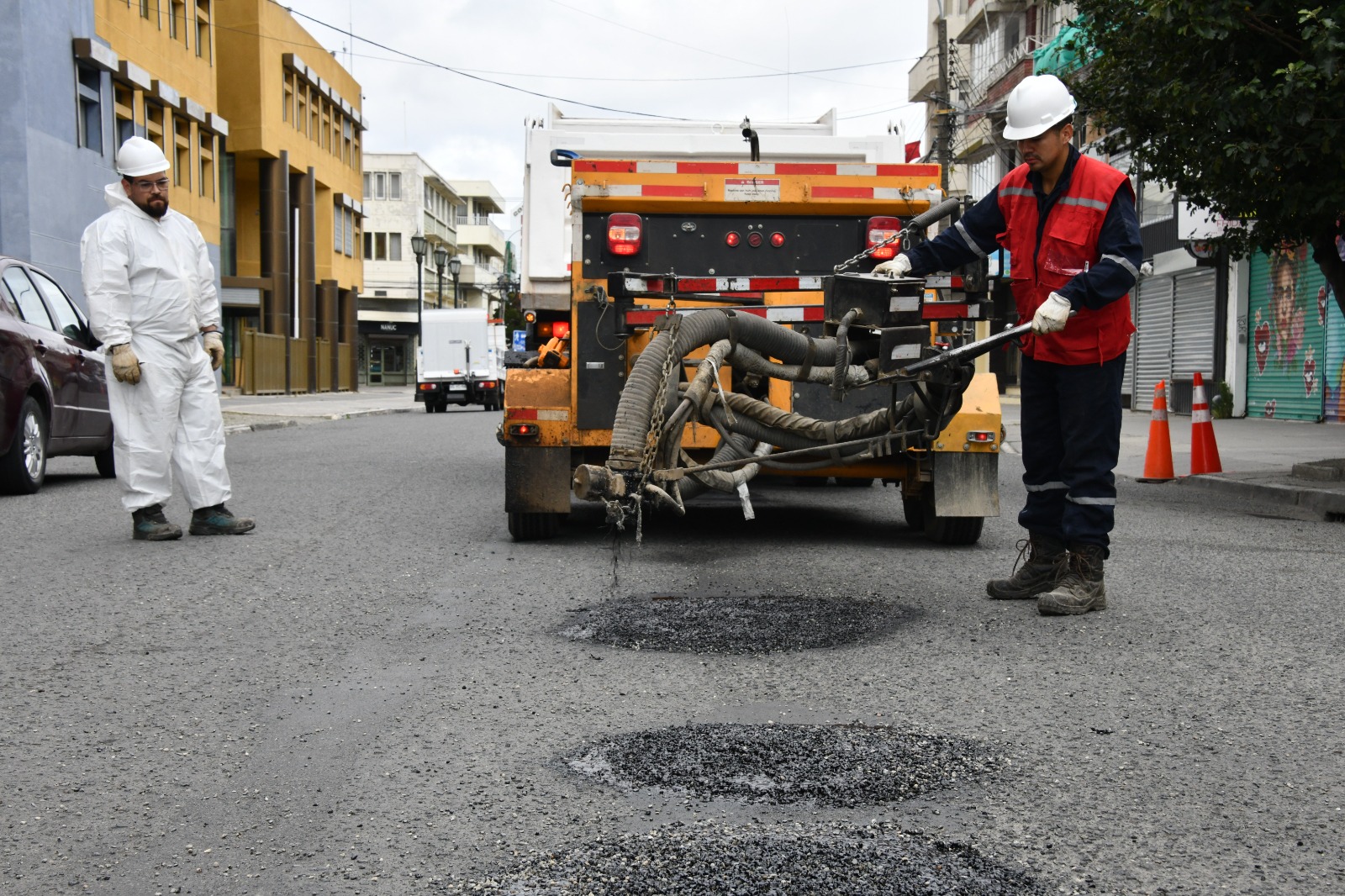 La mitad de las personas ocupadas en Chile percibieron ingresos menores o iguales a $680.000 en 2025
