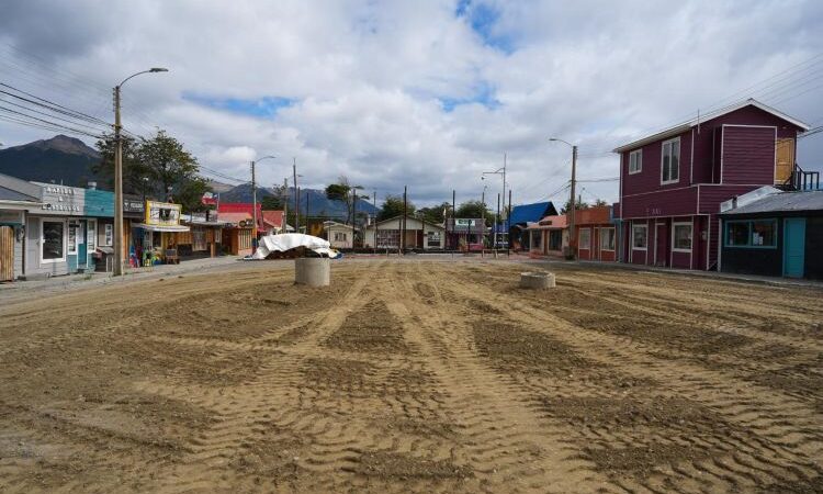 Alcalde de Cabo de Hornos Patricio Fernández destaca emblemático proyecto de remodelación del centro comercial en Puerto Williams