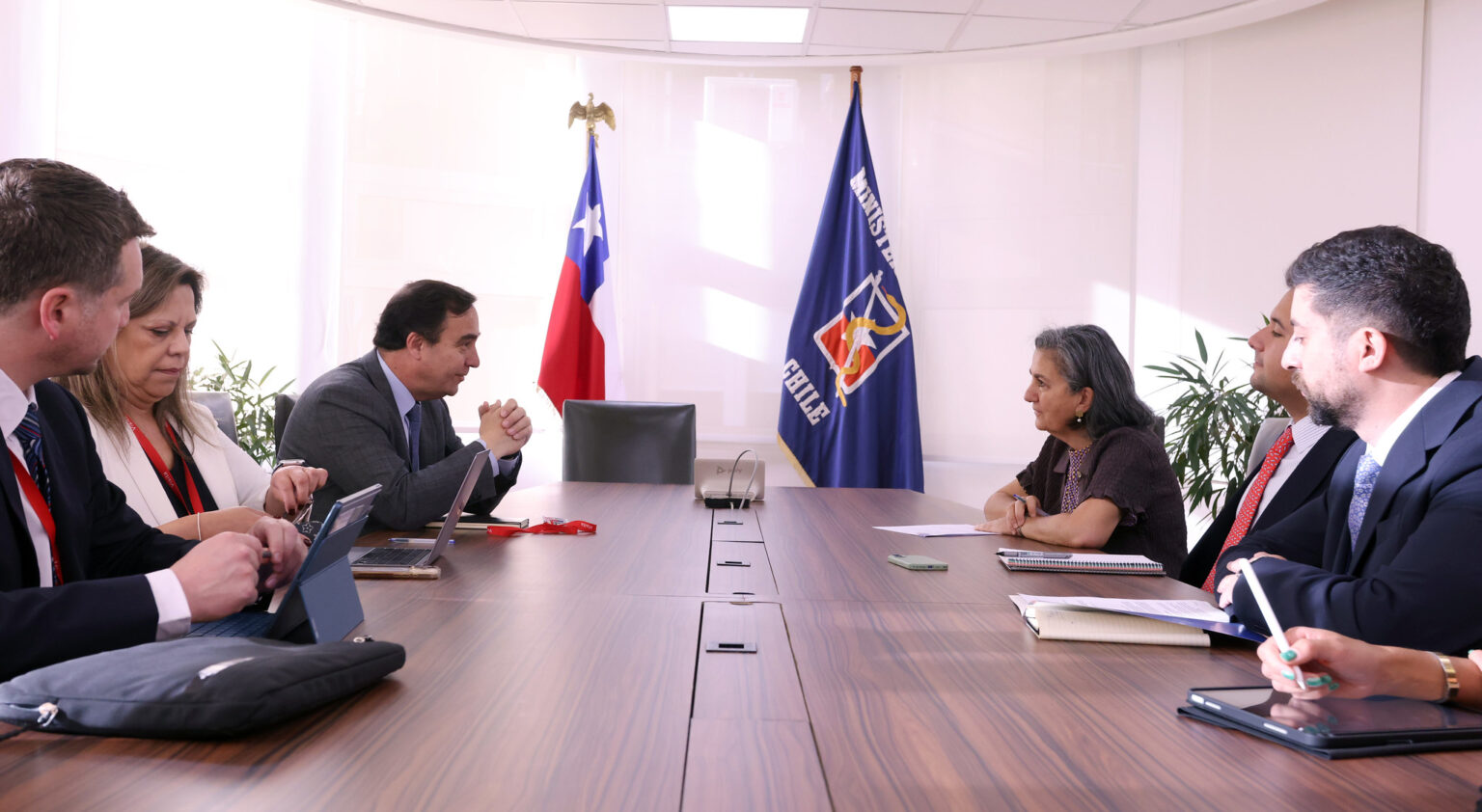 Amplias gestiones del Gobernador Regional Jorge Flies con las nuevas autoridades de Gobierno