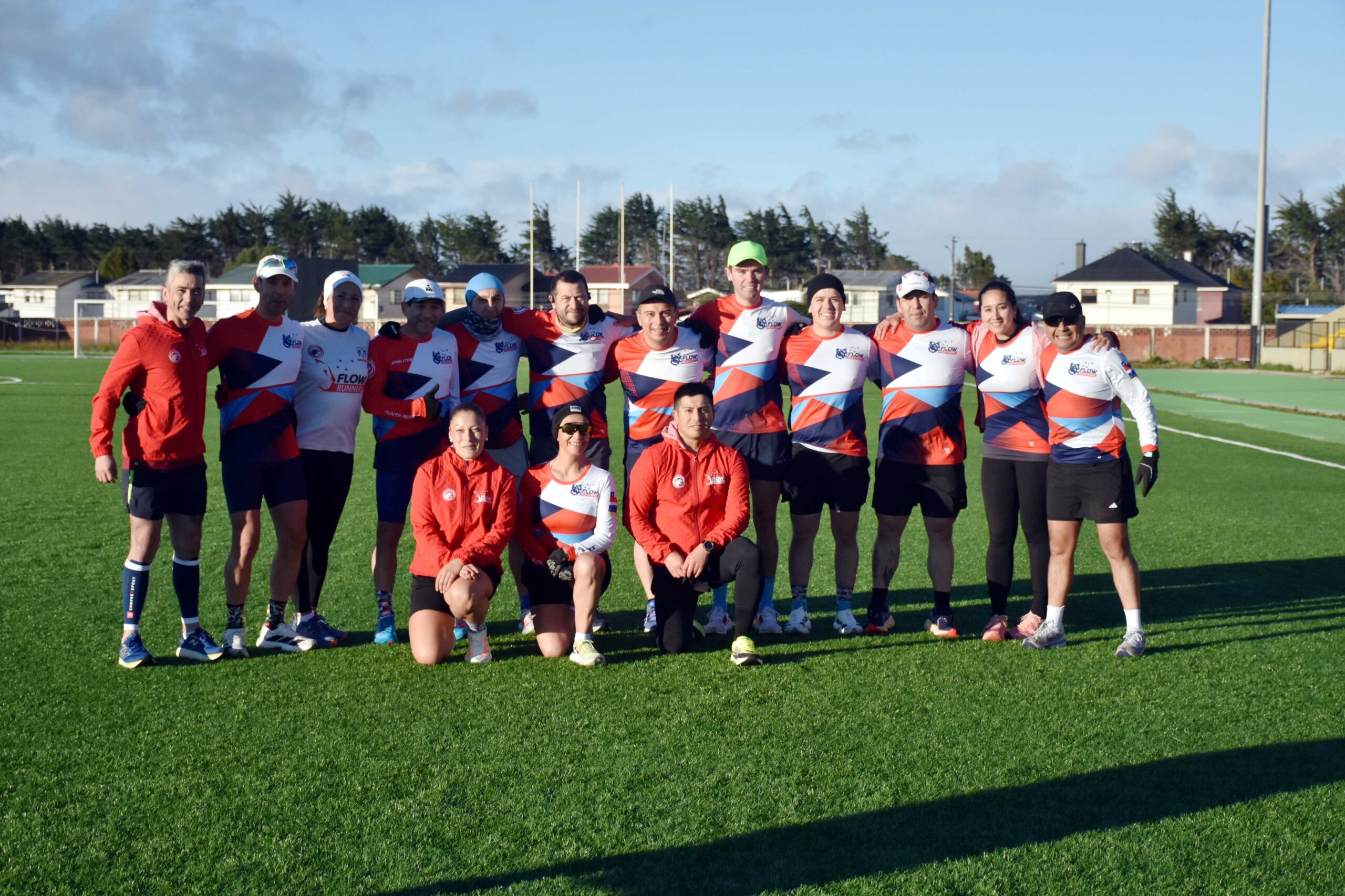 Club Deportivo FlowRunners de Punta Arenas presenta indumentaria de competición y oficializa a dos reconocidos entrenadores del atletismo regional y nacional