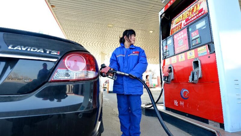 China adopta medidas de control temporales para precios minoristas de gasolina y diésel
