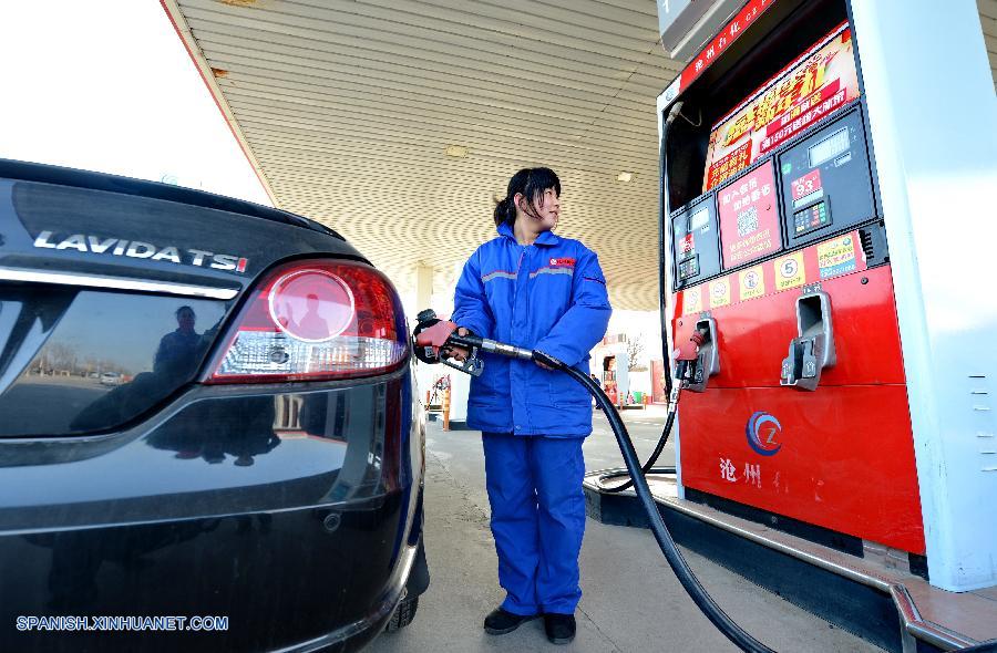 China adopta medidas de control temporales para precios minoristas de gasolina y diésel