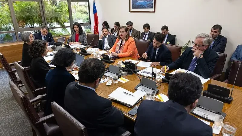 Marcado por la situación internacional y alza de combustibles: Comisión de Hacienda del Senado conoce detalles del Informe de Política Monetaria