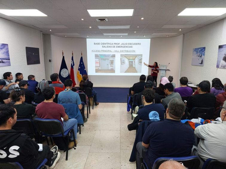 INACH realiza inducciones previas a despliegues antárticos con el objetivo de trabajar y habitar responsablemente el Continente Blanco