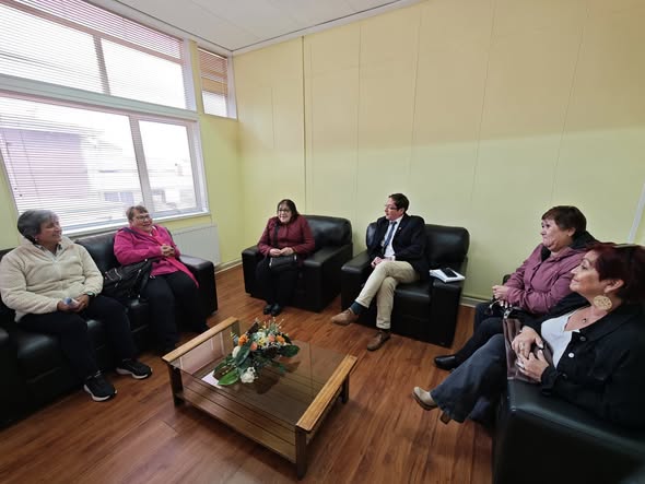 Delegado Provincial de Ultima Esperanza recibe el saludo de Agrupación de Cuidadoras «Luz y Esperanza» de Puerto Natales