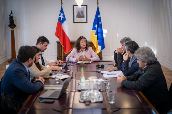 Frente a crisis por los precios de los combustibles, Delegada Presidencial Regional Ericka Farías se reunió con dirigentes de ASODUCAM
