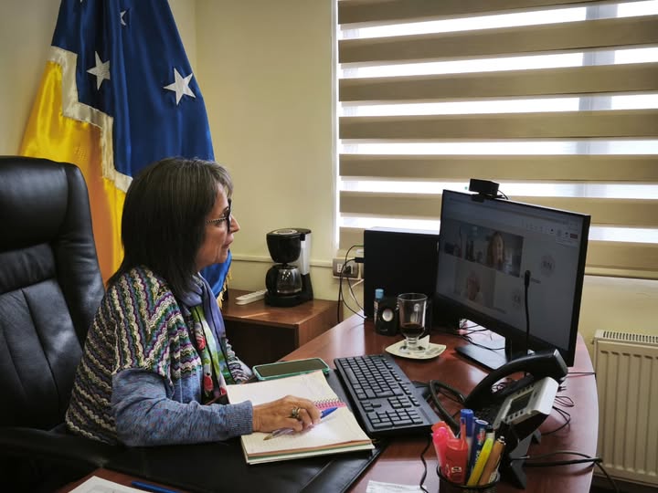 Delegada Provincial de Tierra del Fuego Margarita Norambuena se reúne con el Director Regional (s) del FOSIS