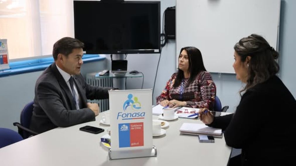Directores del Hospital Clínico y Centro Regional de Usuarios de FONASA Magallanes se reúnen para fortalecer trabajo coordinado