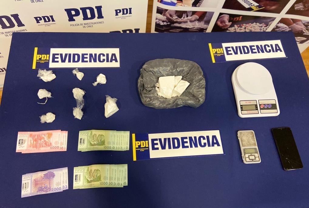 PDI Punta Arenas materializa expulsión de extranjera condenada por tráfico de cocaína