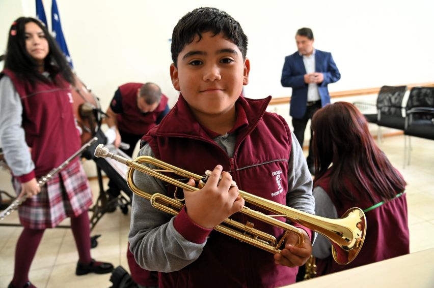 Llegaron nuevos instrumentos musicales a la Escuela Padre Alberto Hurtado de Punta Arenas