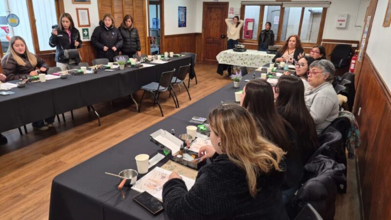 El Día Internacional de la Mujer fue conmemorado por el personal de EPAUSTRAL en Punta Arenas, Natales y Porvenir