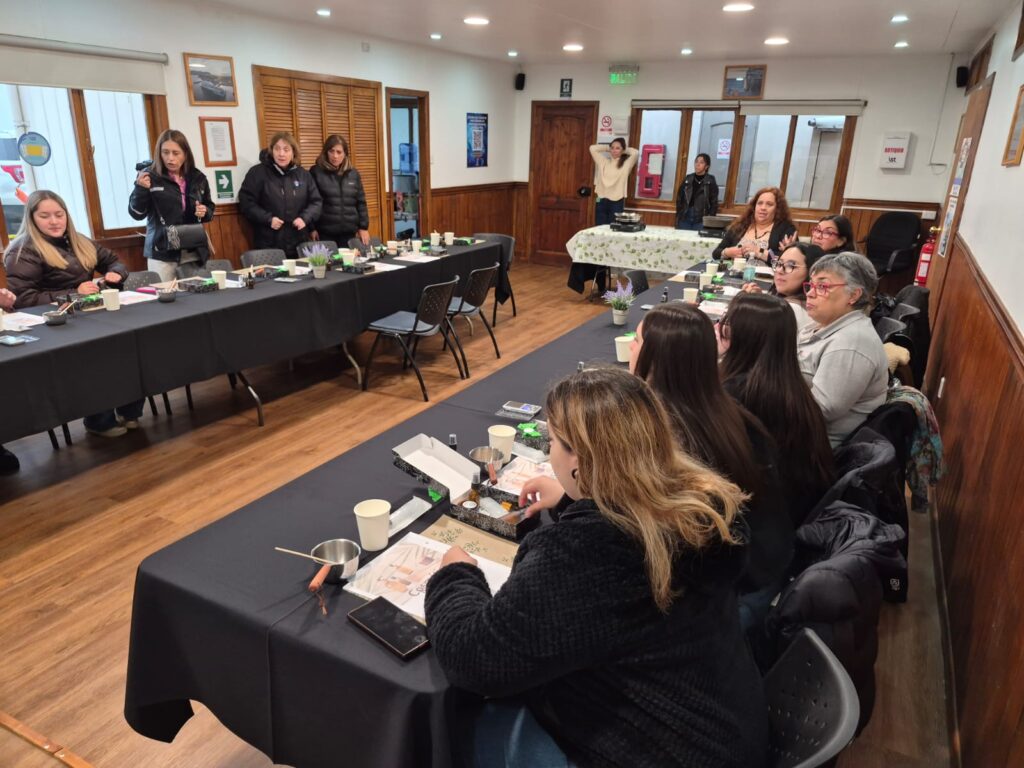 El Día Internacional de la Mujer fue conmemorado por el personal de EPAUSTRAL en Punta Arenas, Natales y Porvenir