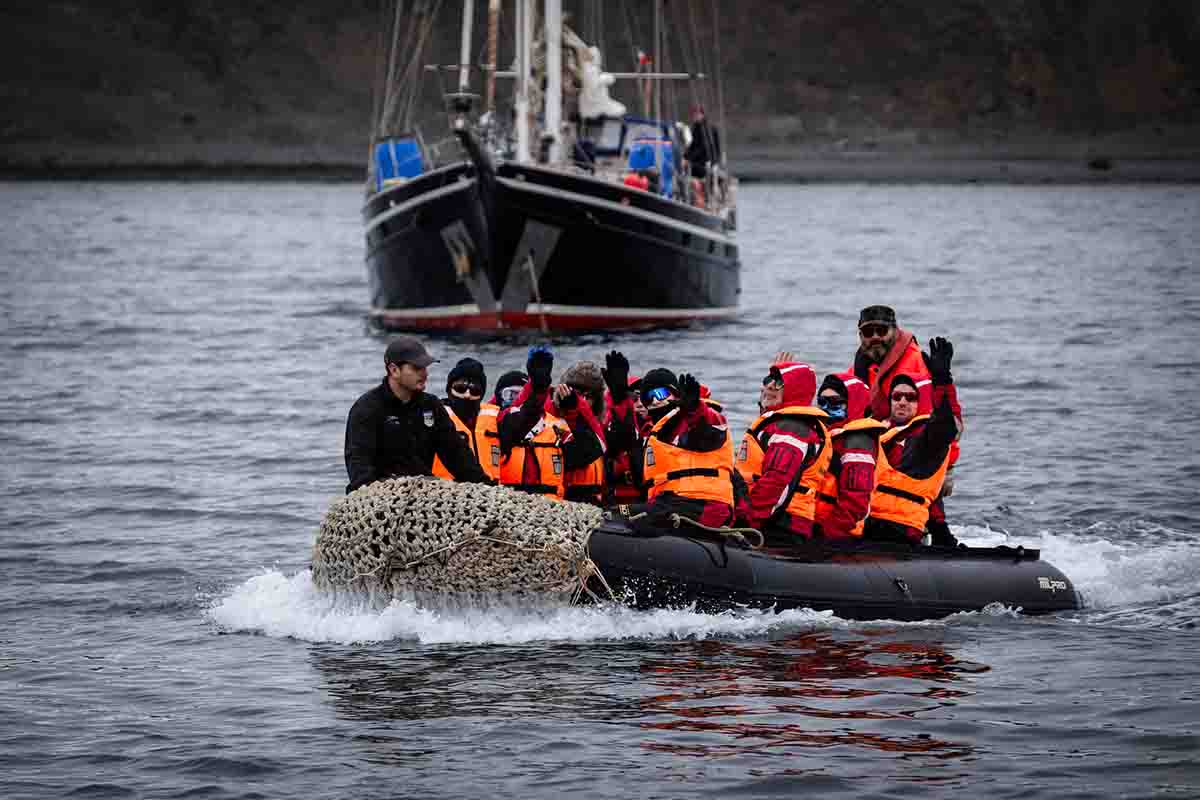 Estudiantes chilenos conquistan la Antártica: un viaje de ciencia y aventura