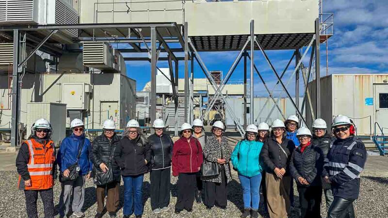 Mes de la mujer: Dirigentas vecinales visitan Central Tres Puentes de EDELMAG