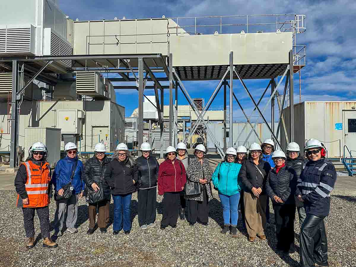 Mes de la mujer: Dirigentas vecinales visitan Central Tres Puentes de EDELMAG