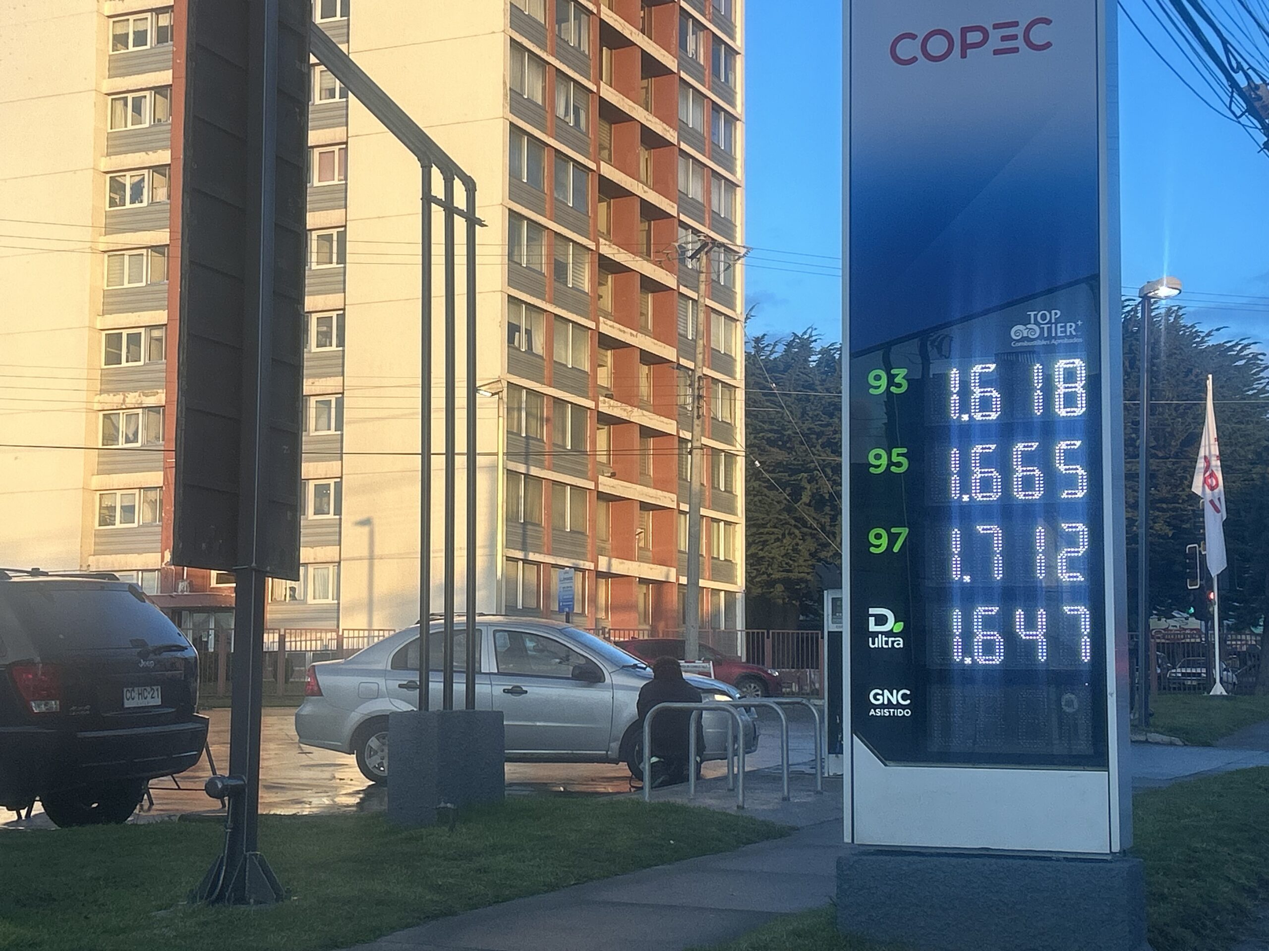 Combustibles registran fuerte alza y nuevos precios ya se reflejan en estaciones de Punta Arenas